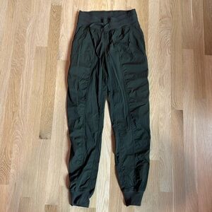 Lululemon jogger size 2